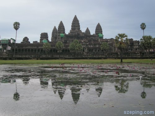 2-angkor-mirror.jpg