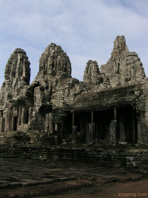 2-bayon-2.jpg